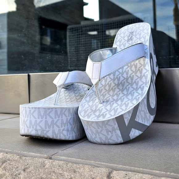 Platform Thong Sandals - Picture 1 of 7